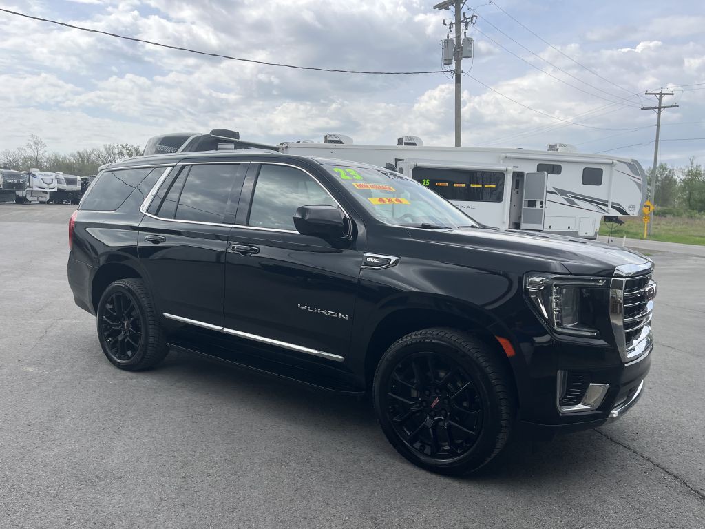 2023 GMC Yukon Image 3