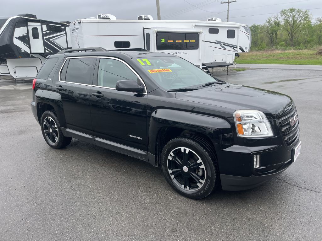 2017 GMC Terrain Image 2