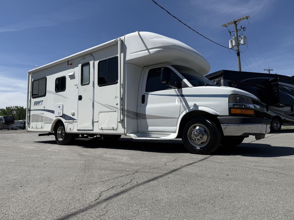 2004 Chevrolet Express Image 2
