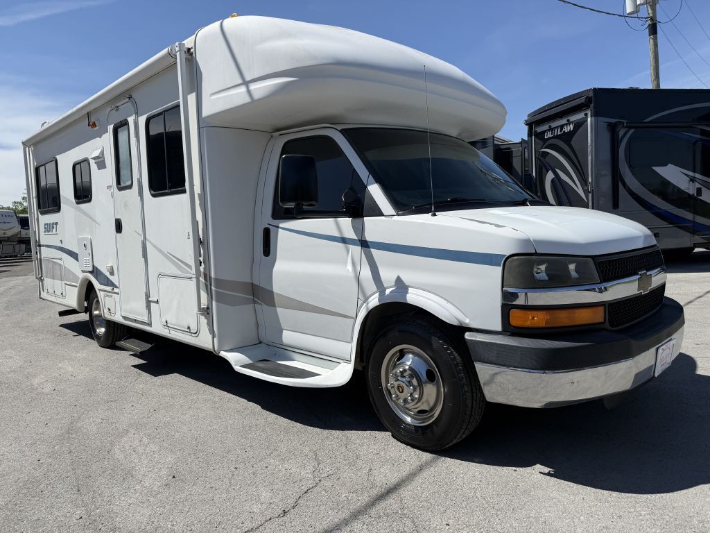 2004 Chevrolet Express Image 3