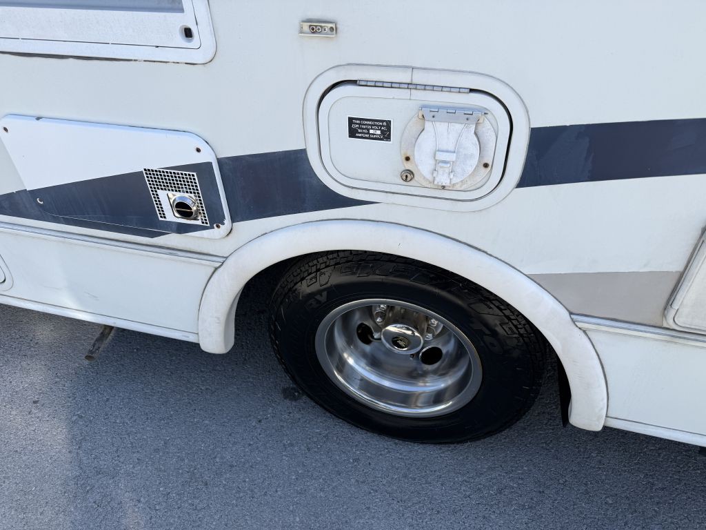 2004 Chevrolet Express Image 9