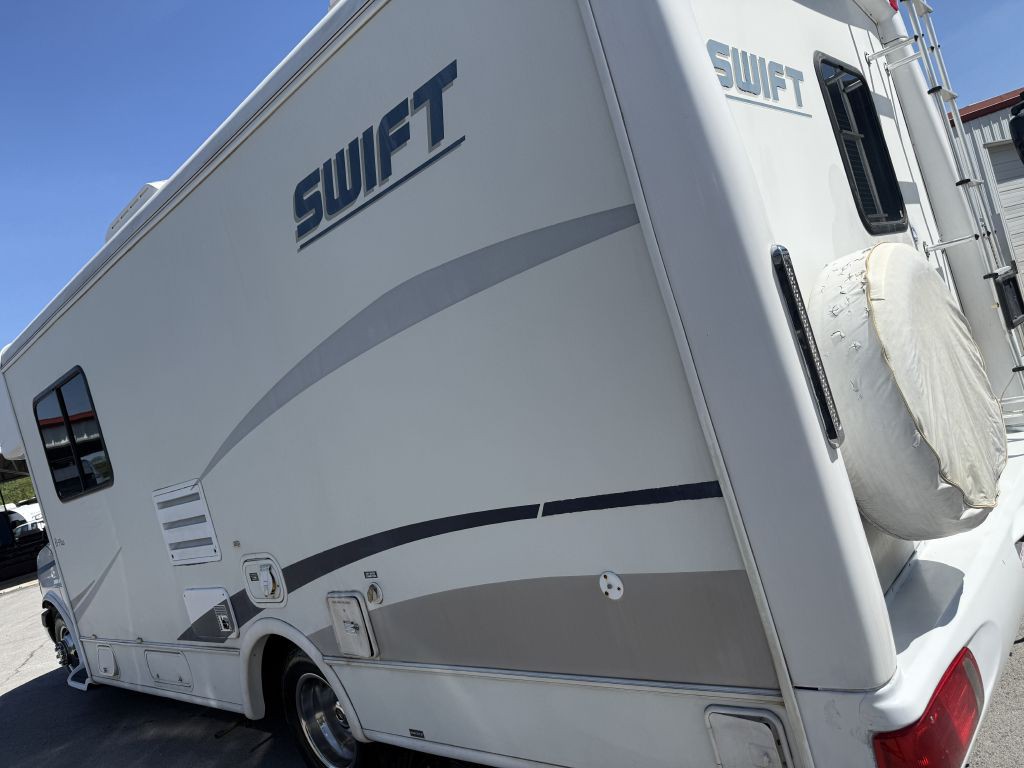 2004 Chevrolet Express Image 10