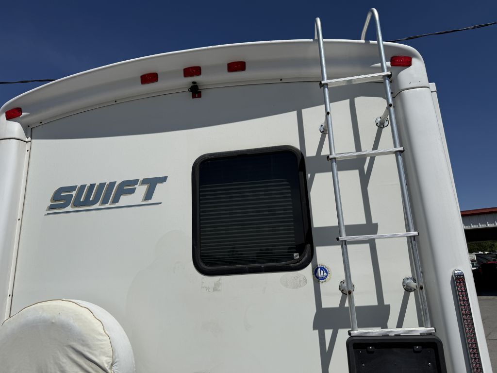 2004 Chevrolet Express Image 13