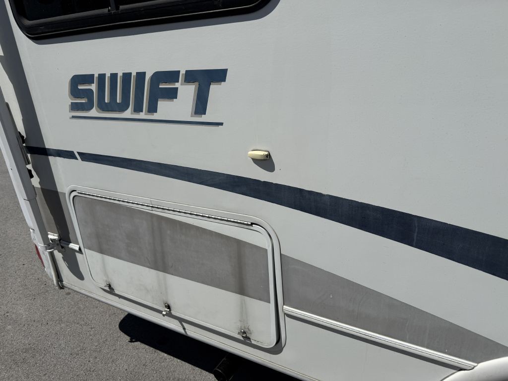 2004 Chevrolet Express Image 16