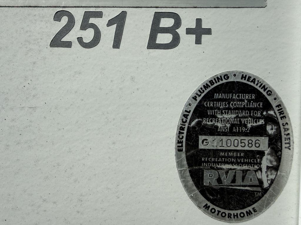 2004 Chevrolet Express Image 19