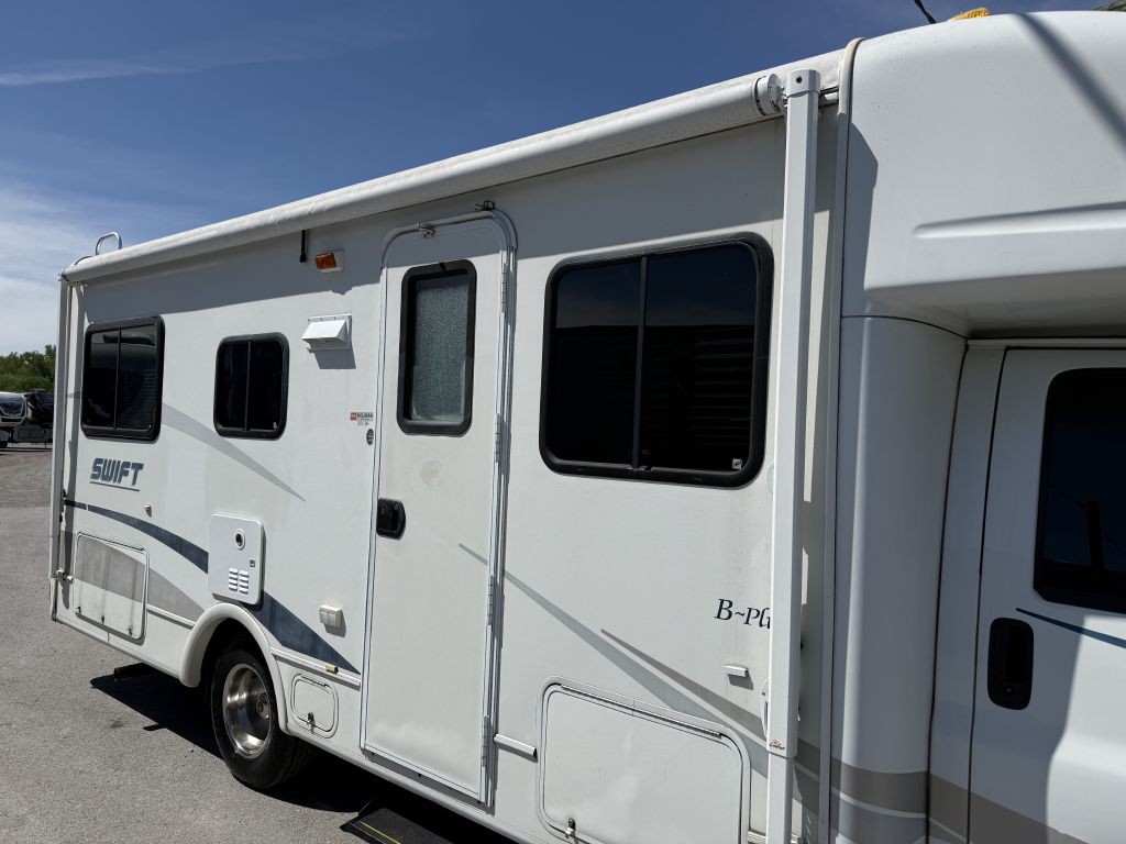 2004 Chevrolet Express Image 20