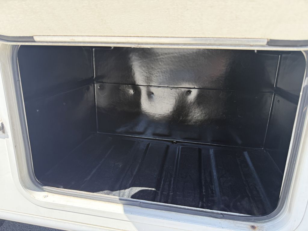 2004 Chevrolet Express Image 21