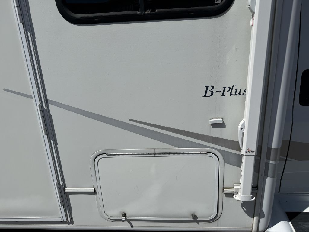 2004 Chevrolet Express Image 22