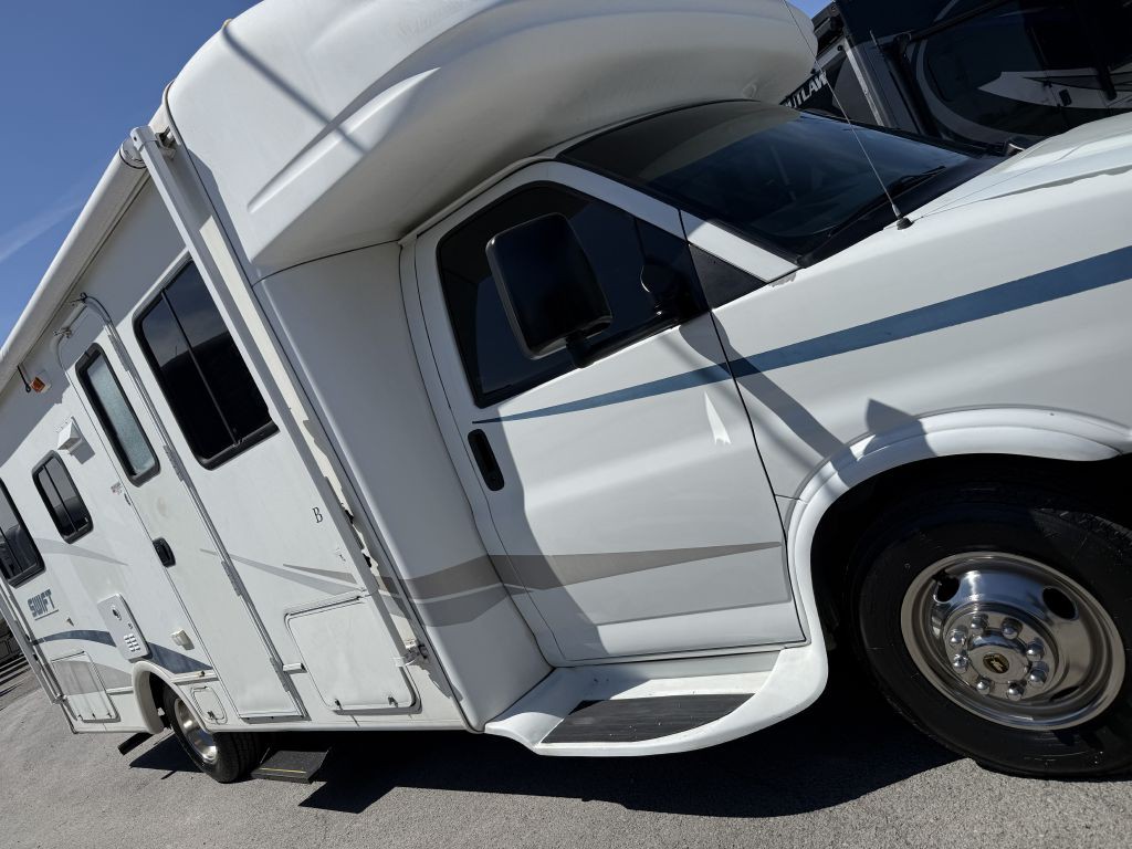 2004 Chevrolet Express Image 23