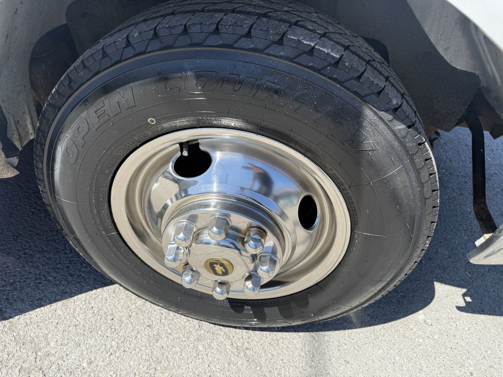 2004 Chevrolet Express Image 24