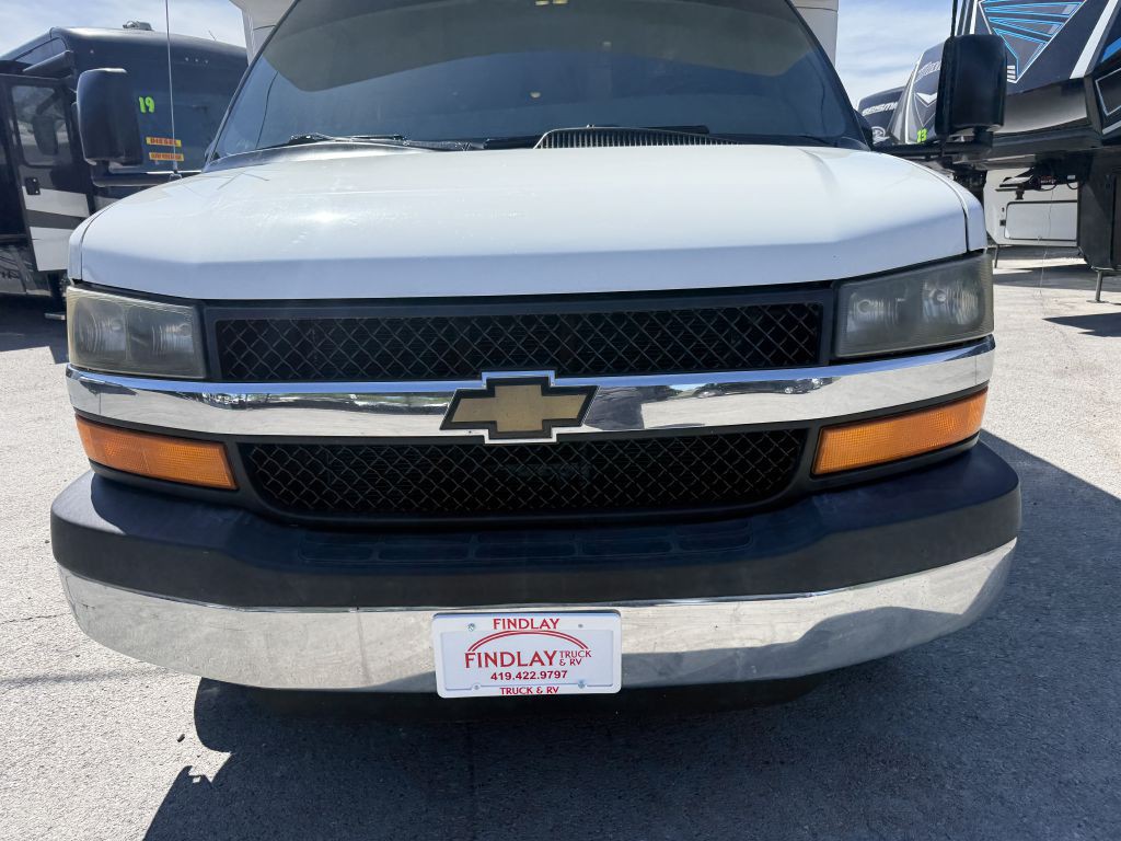 2004 Chevrolet Express Image 25