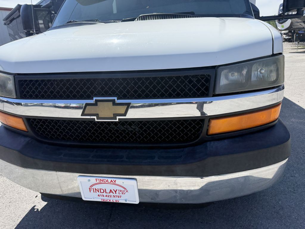 2004 Chevrolet Express Image 26