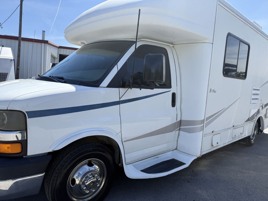 2004 Chevrolet Express Image 28