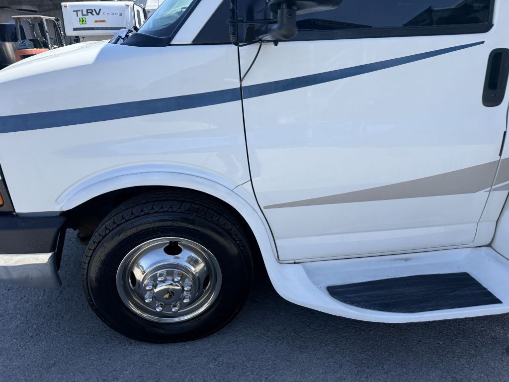 2004 Chevrolet Express Image 29