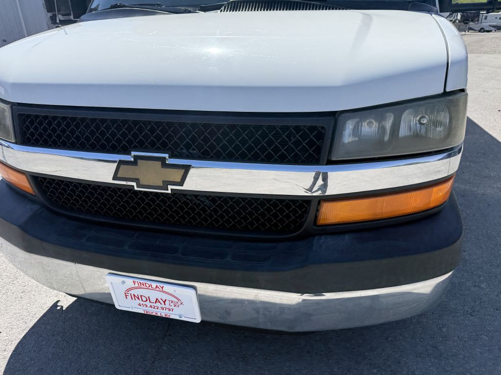 2004 Chevrolet Express Image 38