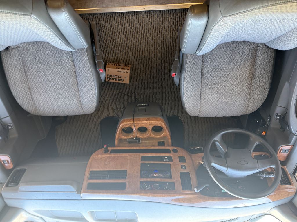 2004 Chevrolet Express Image 47