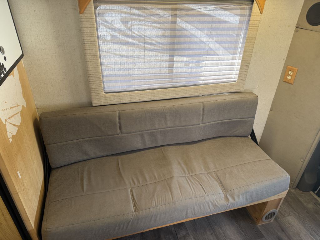 2004 Chevrolet Express Image 53
