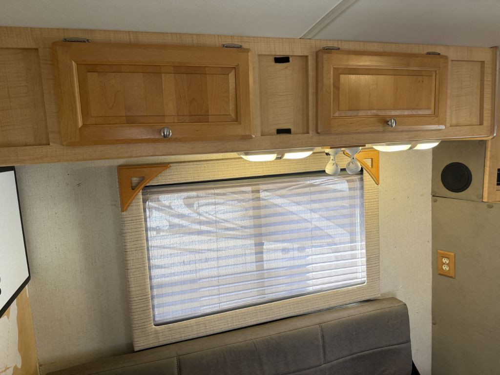2004 Chevrolet Express Image 54