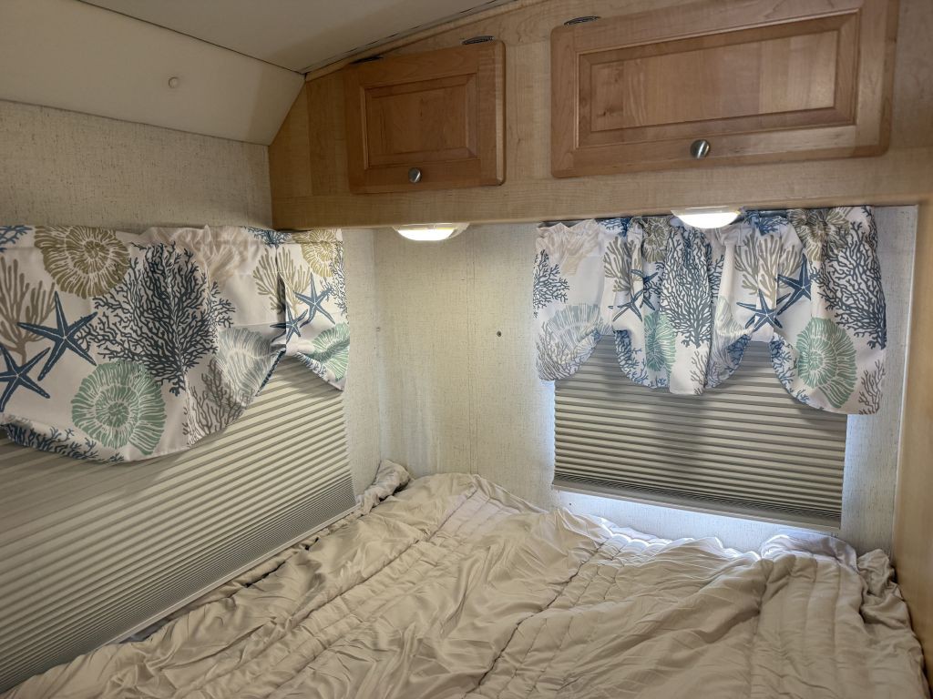 2004 Chevrolet Express Image 71