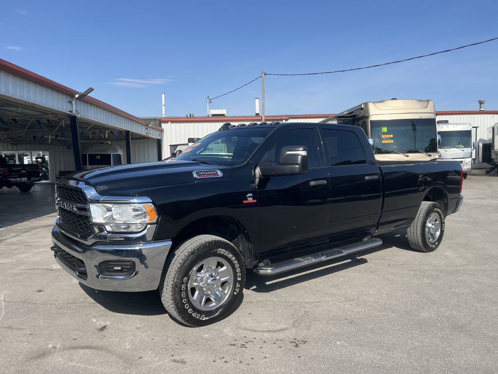 2024 RAM 3500 Image 3