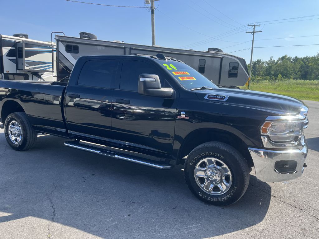 2024 RAM 3500 Image 9