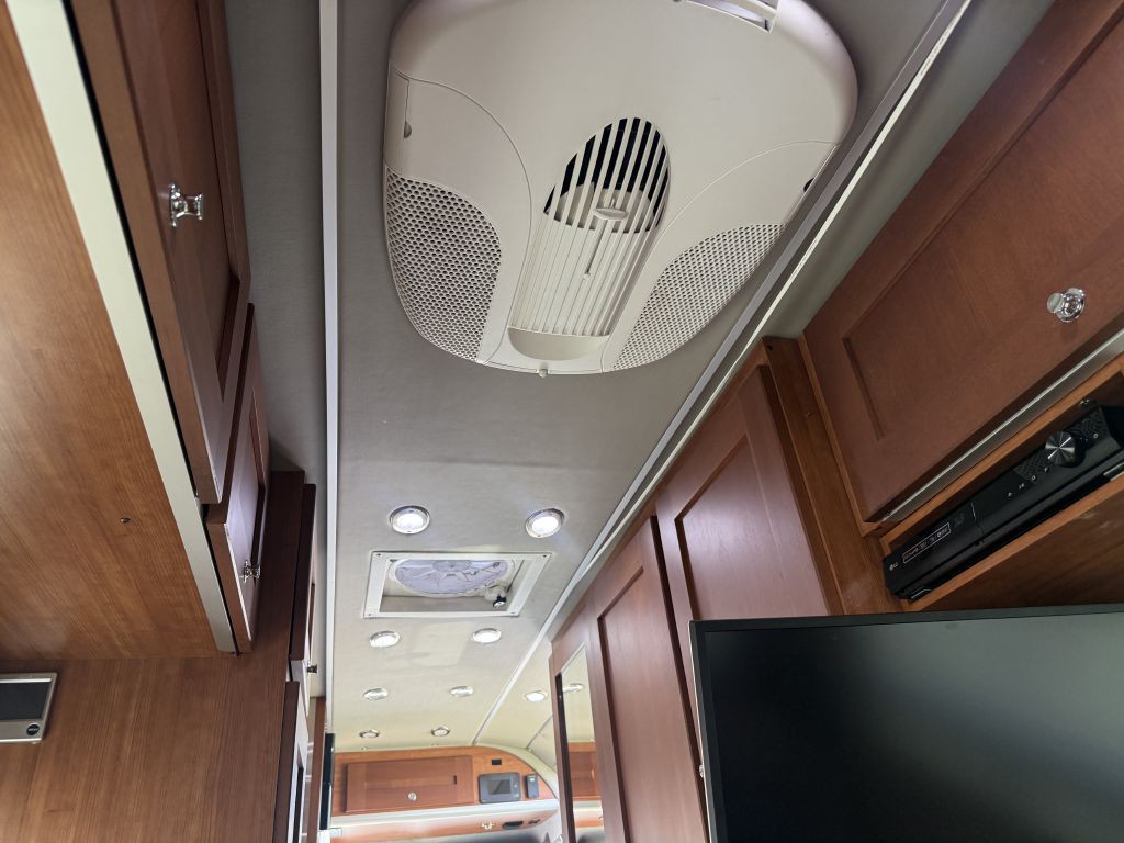 2018 Mercedes-Benz Sprinter Image 40