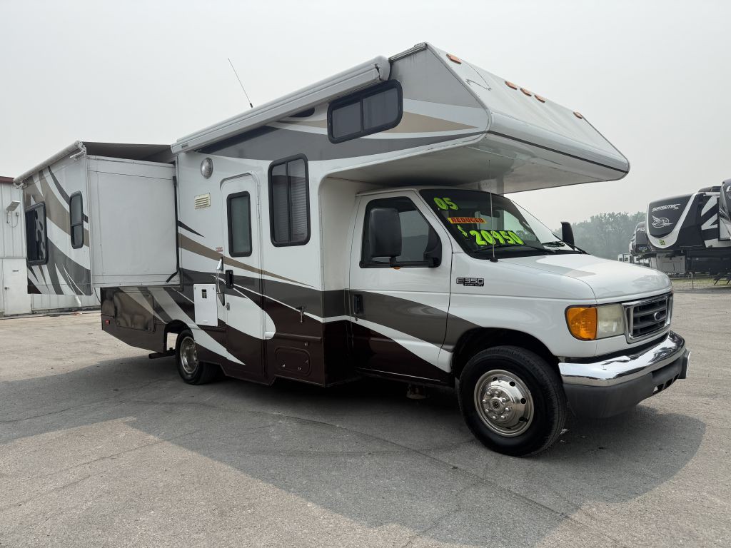 2005 Ford Econoline Image 2