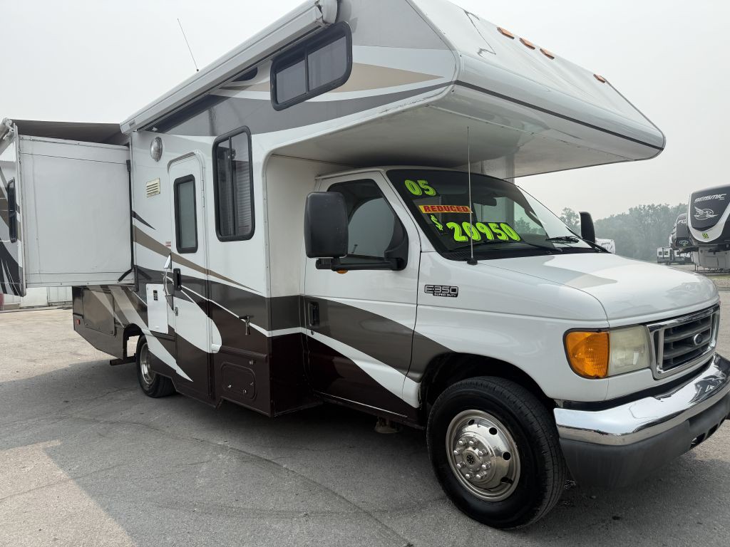 2005 Ford Econoline Image 3