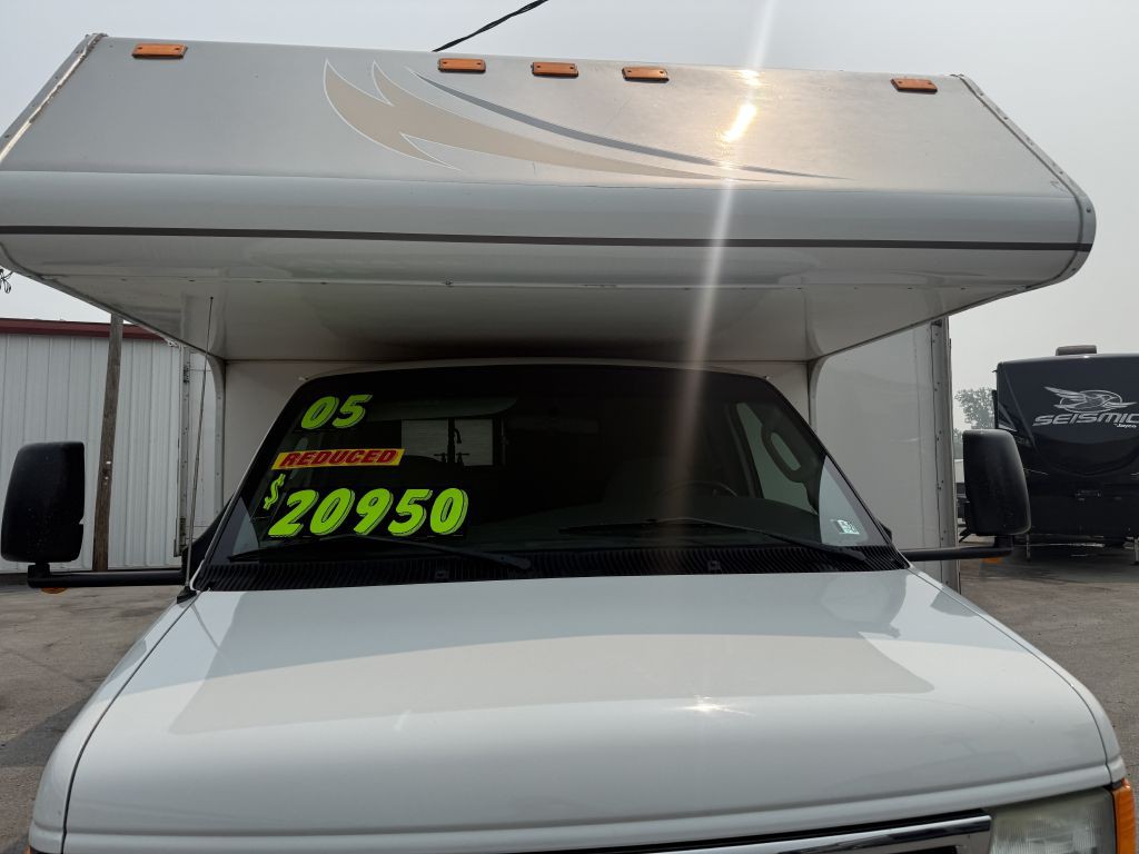 2005 Ford Econoline Image 28