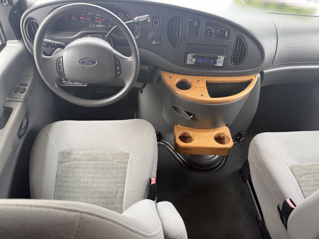 2005 Ford Econoline Image 36