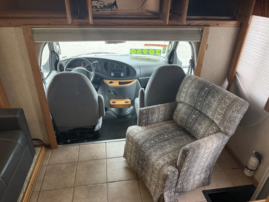2005 Ford Econoline Image 39