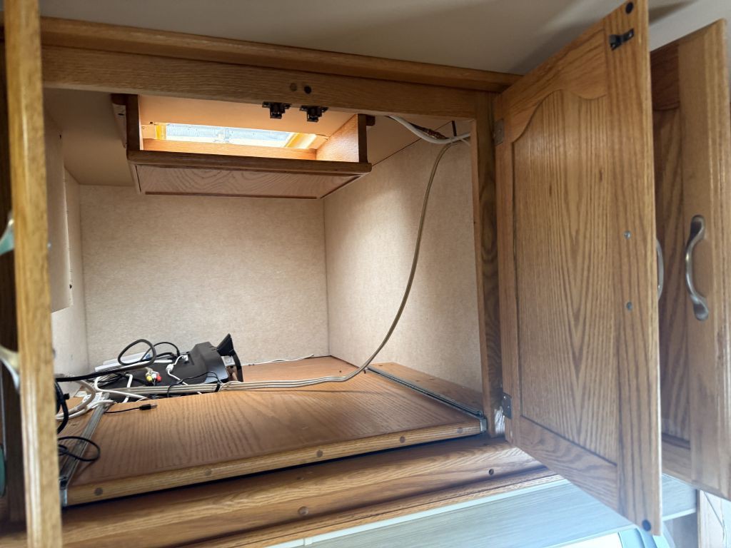 2005 Ford Econoline Image 42