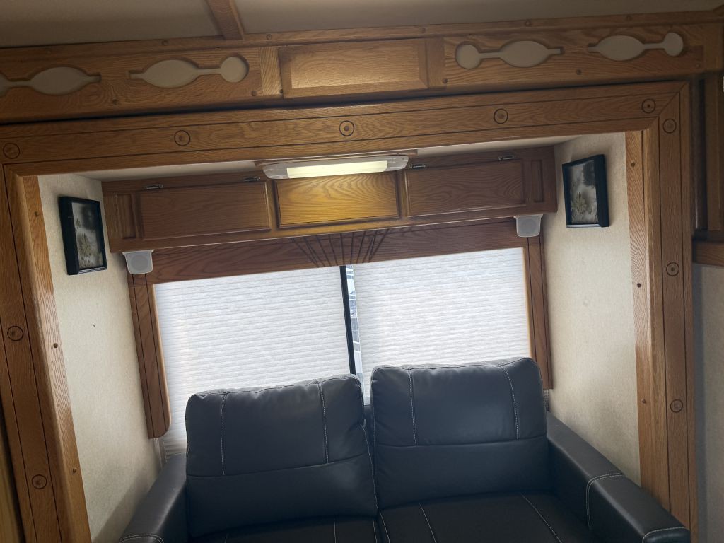 2005 Ford Econoline Image 46