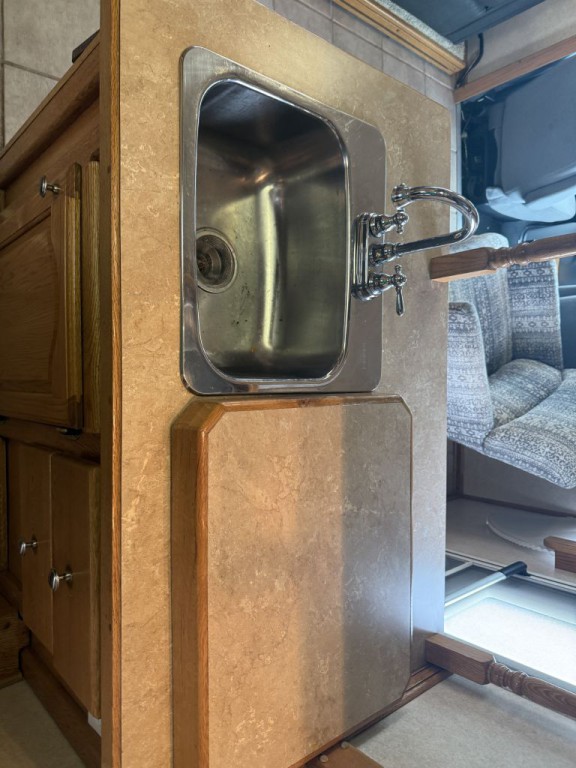 2005 Ford Econoline Image 49