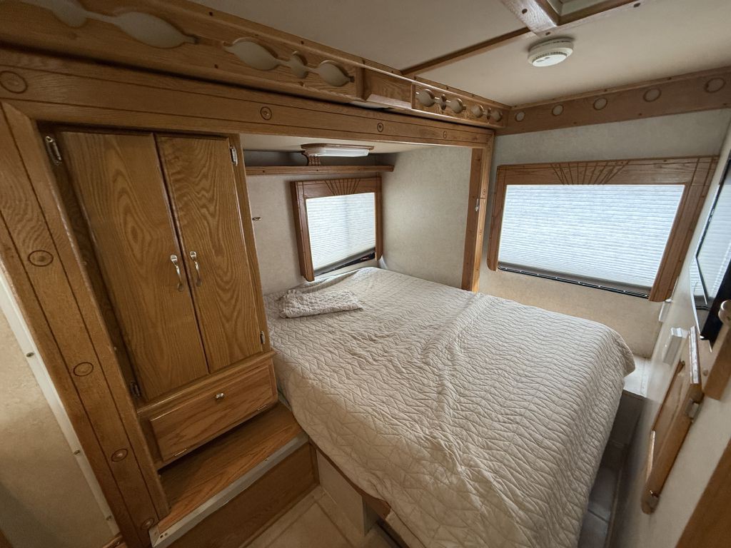 2005 Ford Econoline Image 65