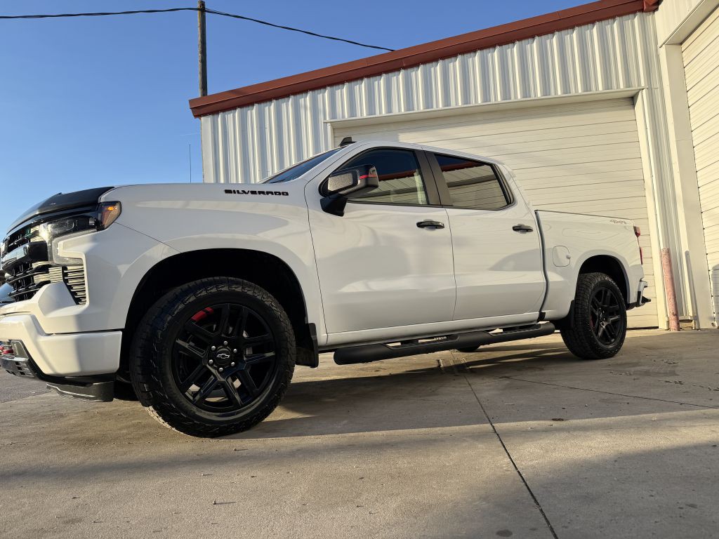 2023 Chevrolet Silverado 1500 Image 2