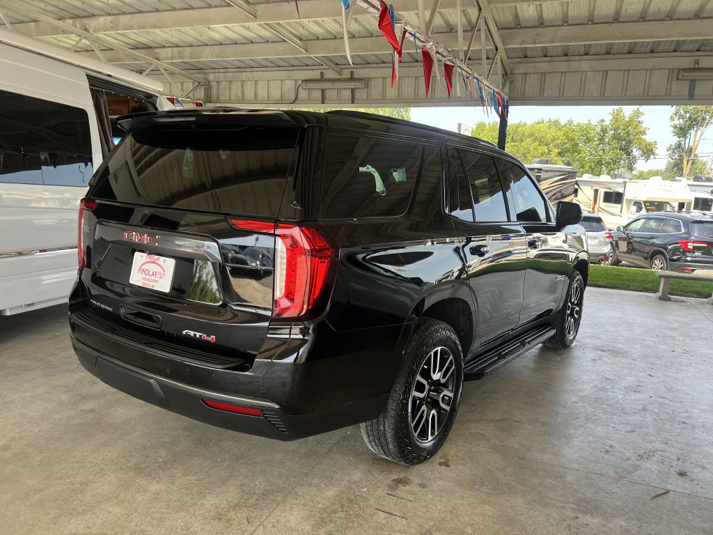 2023 GMC Yukon Image 3