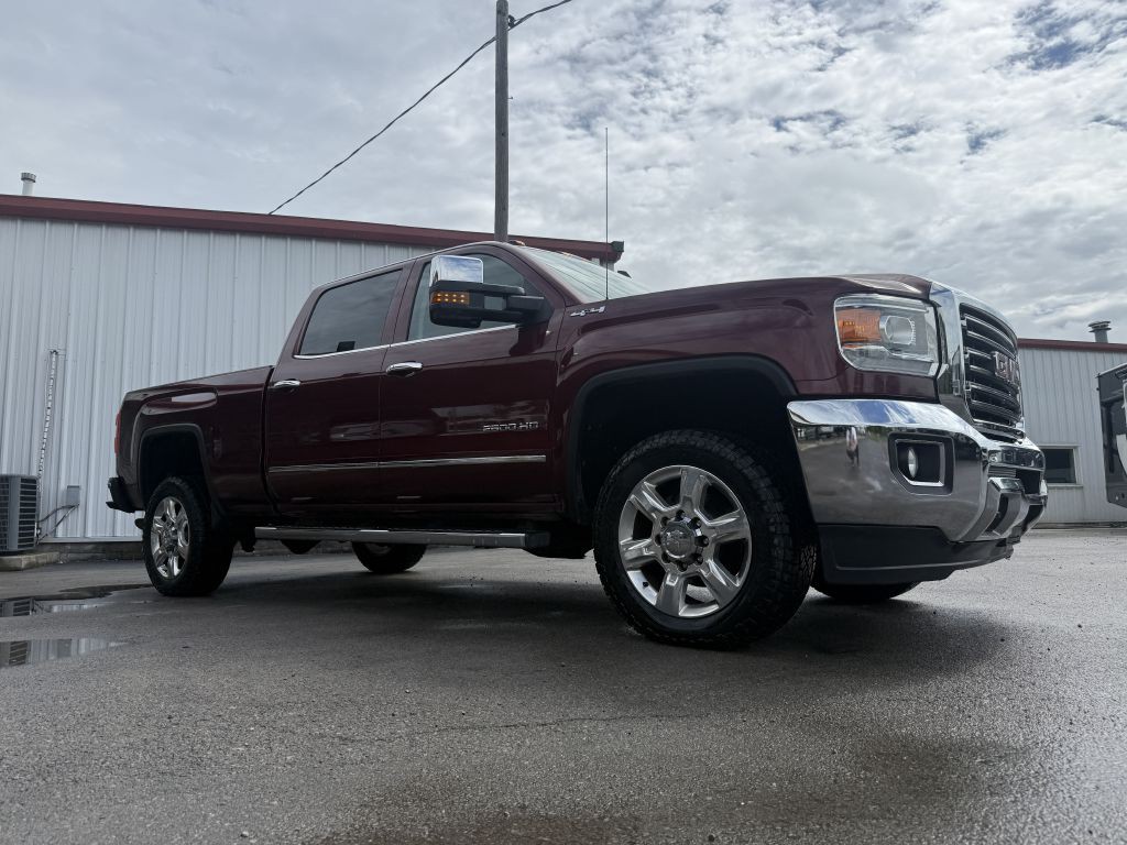 2017 GMC Sierra Image 2