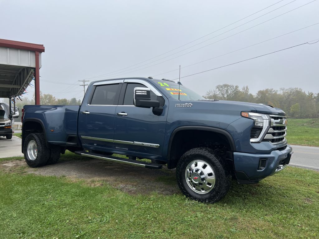 2024 Chevrolet Silverado 1500 Image 2