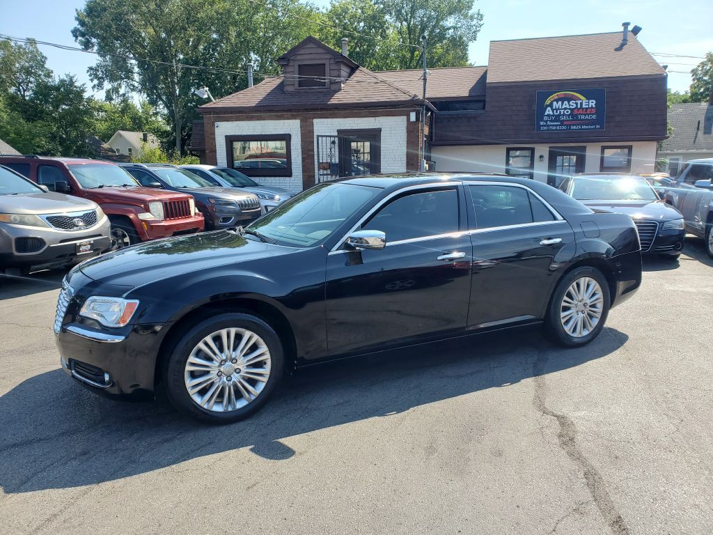 2012 Chrysler 300 Image 2
