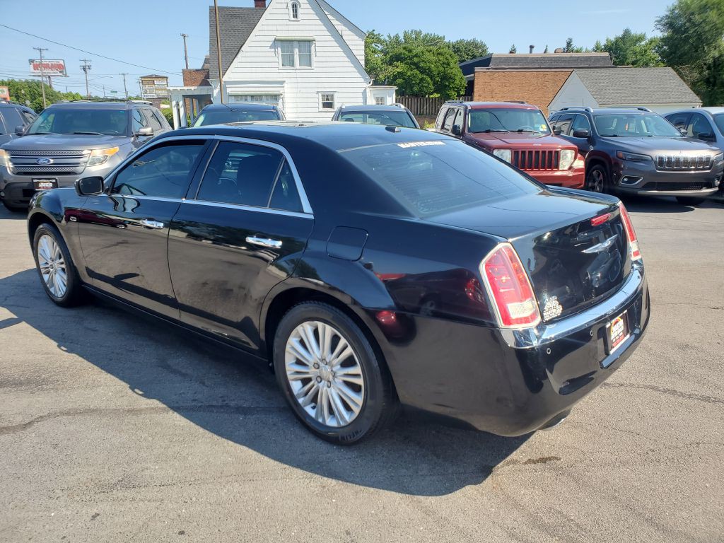 2012 Chrysler 300 Image 3