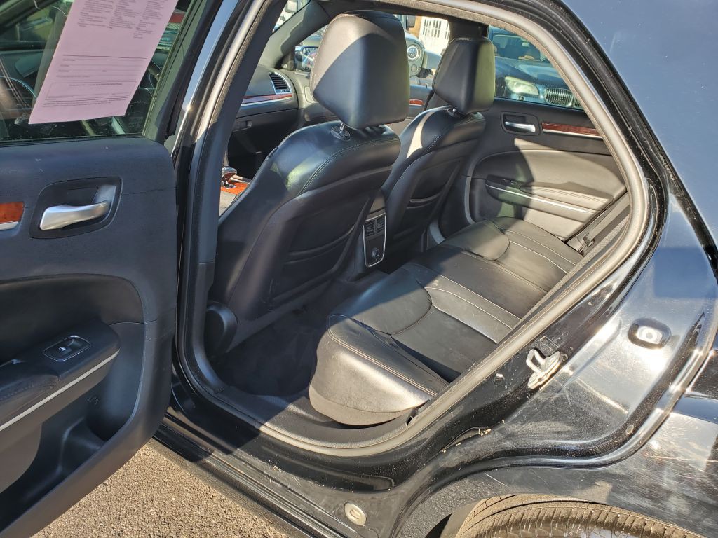 2012 Chrysler 300 Image 6