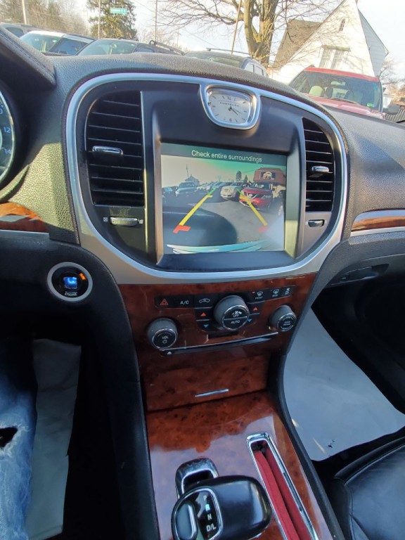 2012 Chrysler 300 Image 10