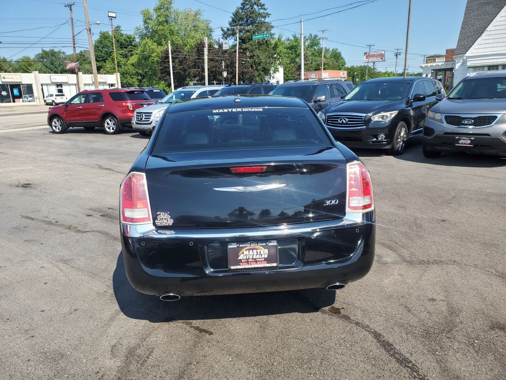 2012 Chrysler 300 Image 13