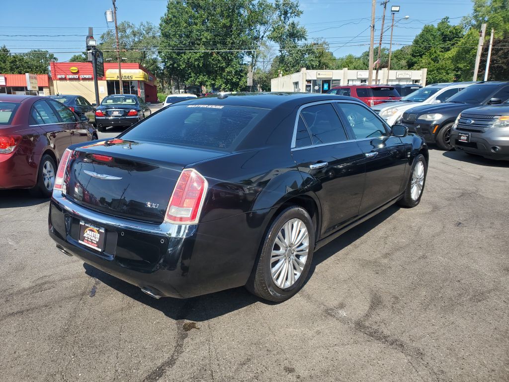 2012 Chrysler 300 Image 14
