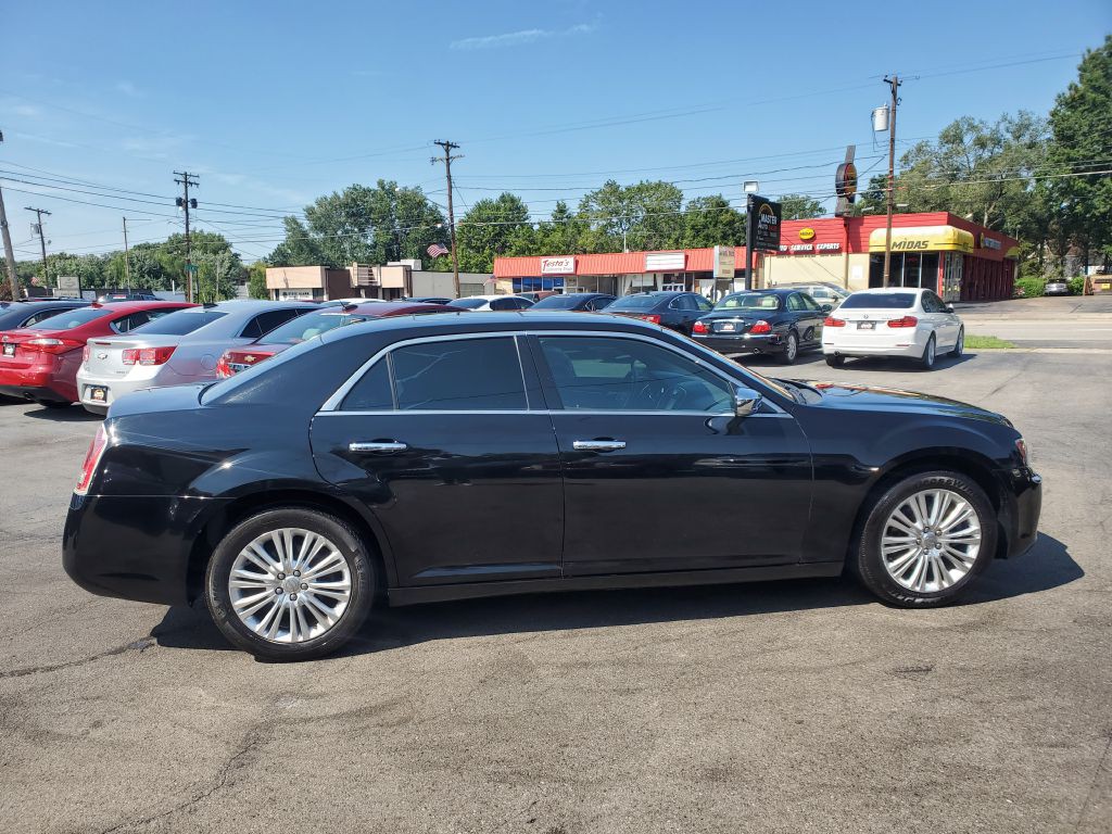 2012 Chrysler 300 Image 15