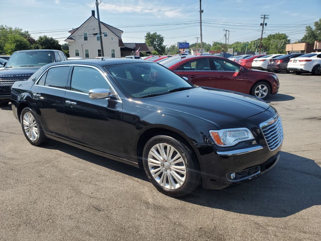 2012 Chrysler 300 Image 16