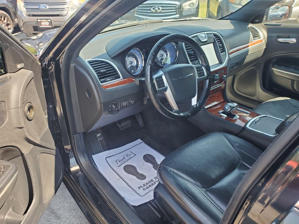 2012 Chrysler 300 Image 18