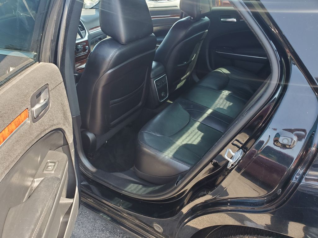2012 Chrysler 300 Image 20
