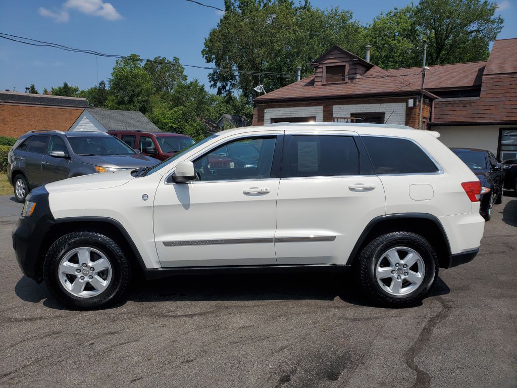 2012 Jeep Grand Cherokee Image 2
